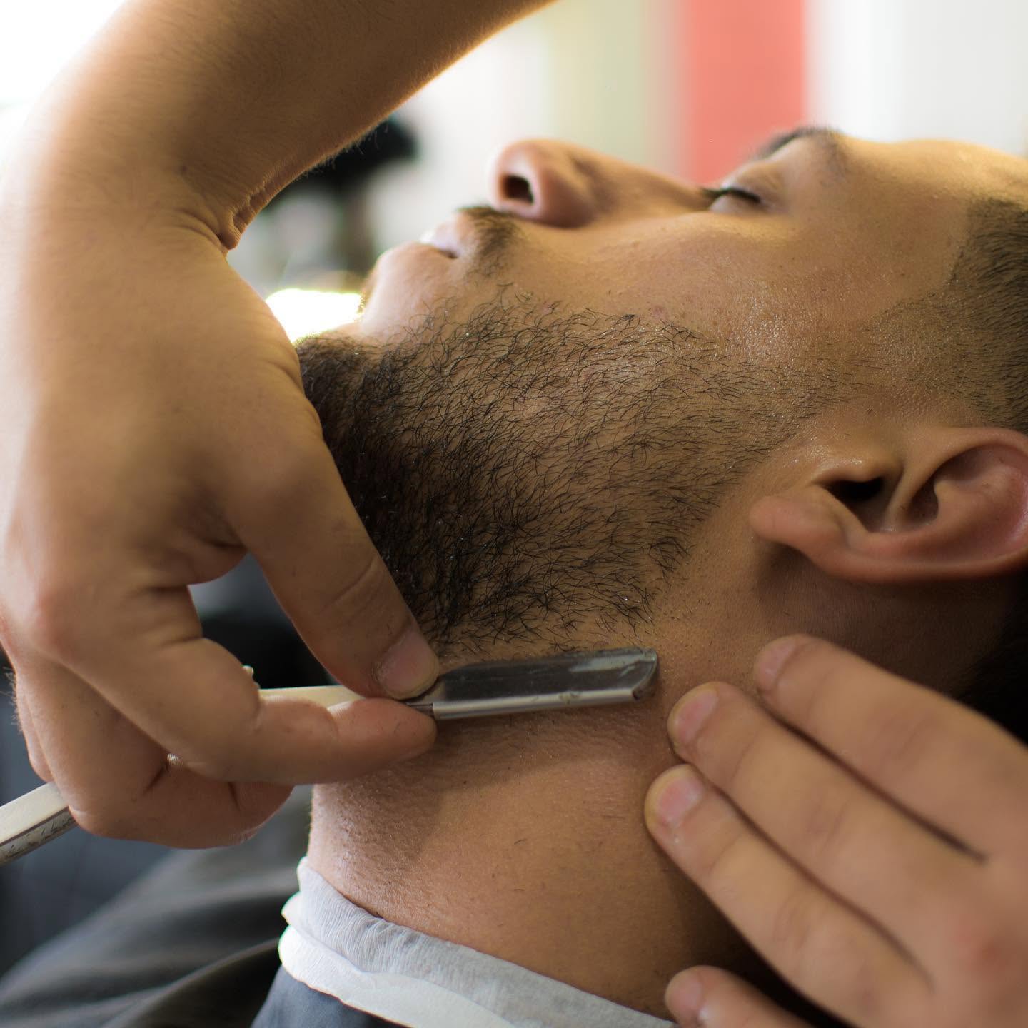 Recorte de barba vikinga profesional en barbería de Xalapa